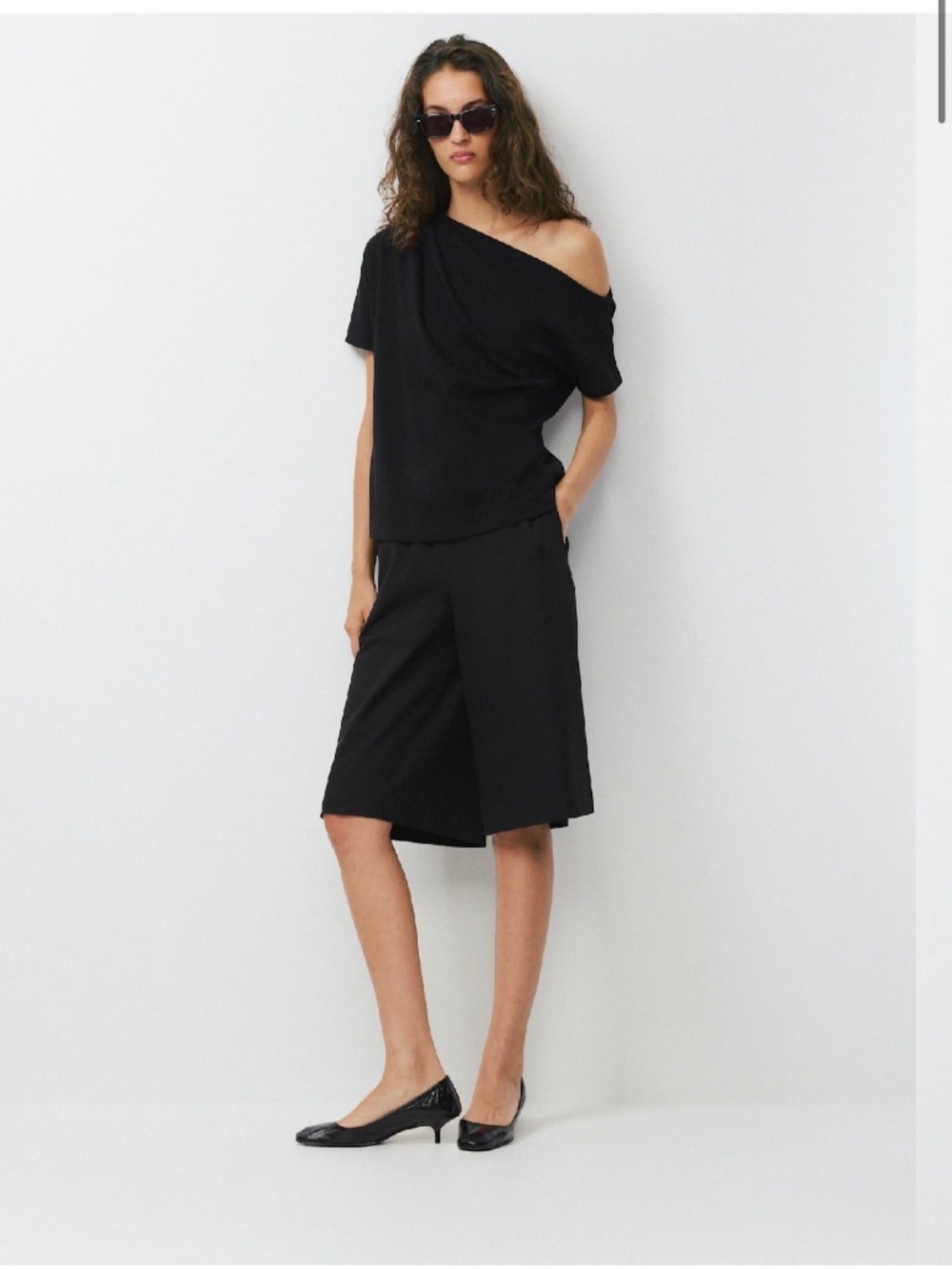 Aritzia InterLock Cotton Script Top black M
